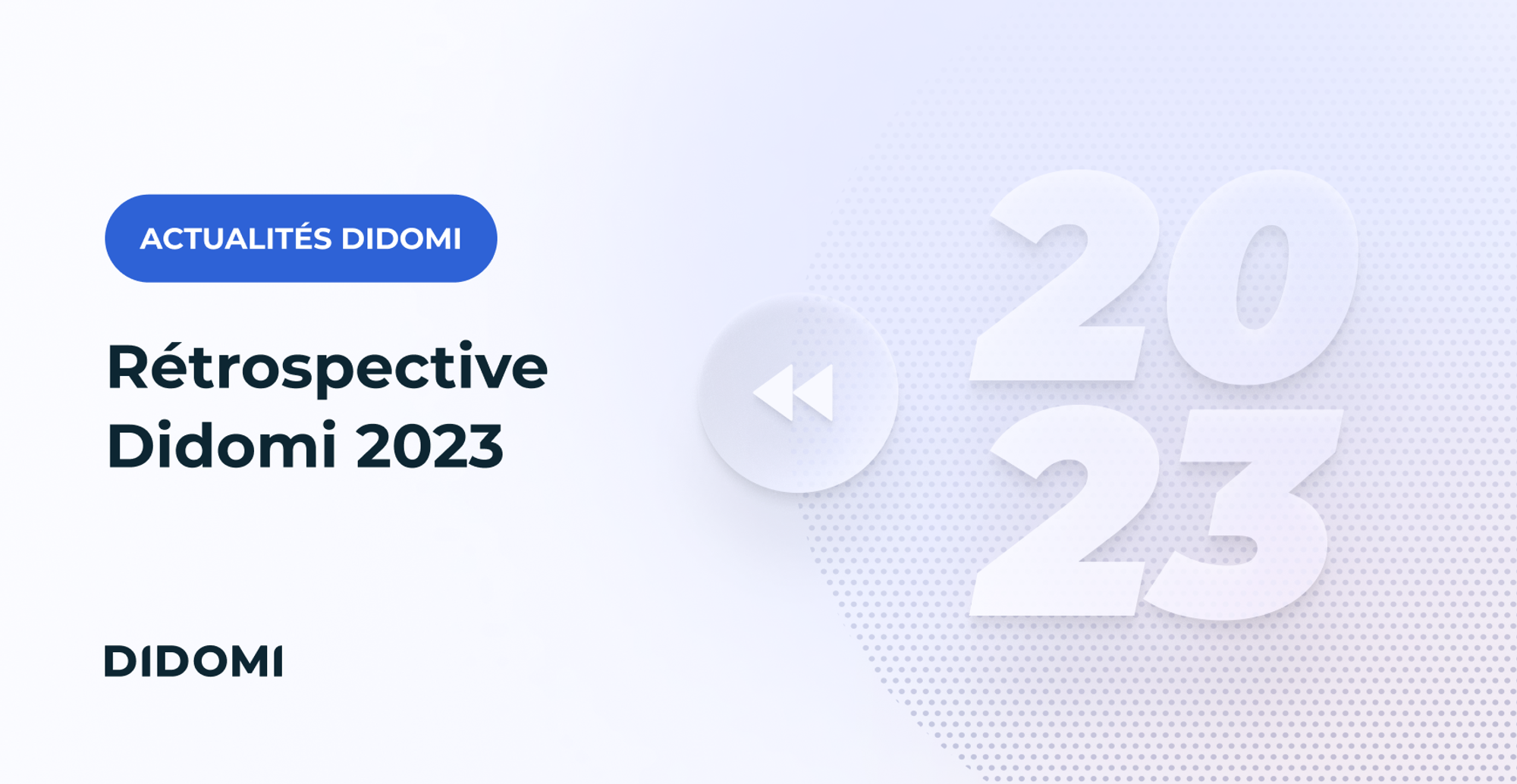 A gauche, le titre de l'image "rétrospéctive 2023" est surmonté d'un label "actualités Didomi". A droite, les chiffres "2023" se fondent dans l'image, et sont accompagnés d'un symbole "retour rapide"